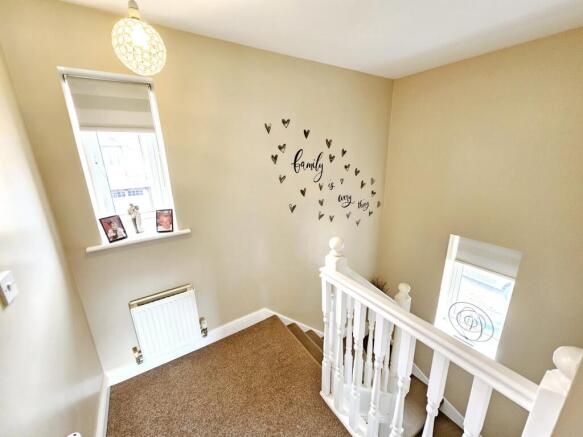 4 bed Semi-Detached for sale Image 10