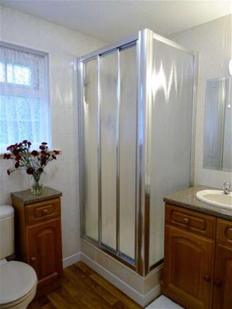 SHOWER ROOM: