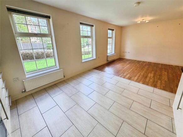 2 bed Flat for sale Image 9