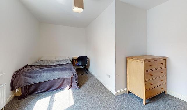 5 bed House to rent Image 9