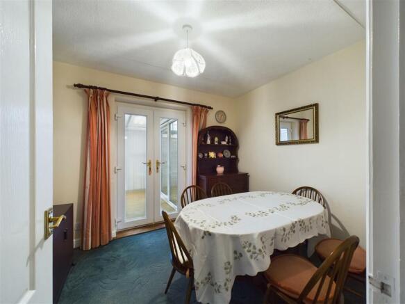 BEDROOM 2/ DINING ROOM
