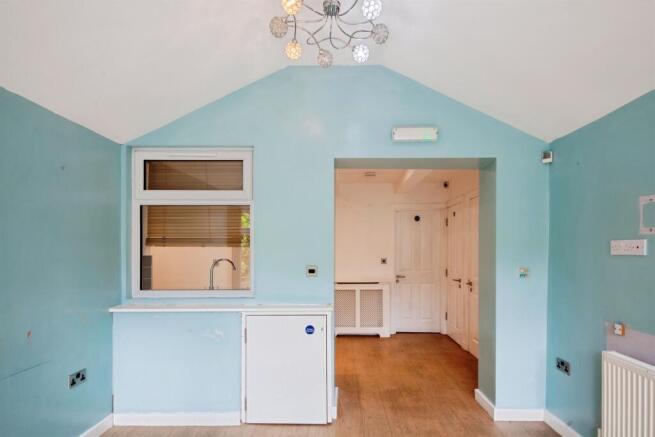2 bed Town House for sale Image 11