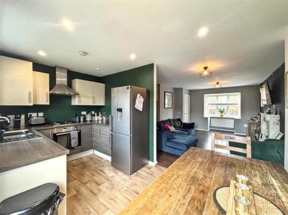 3 bed House for sale Image 7