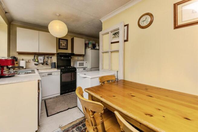 3 bed Semi-Detached for sale Image 4