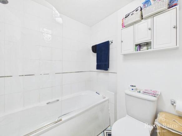 3 bed Semi-Detached for sale Image 8