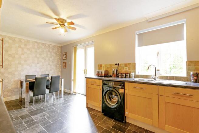 [] - 27 Mount Crescent_0218-HDR copy.jpg