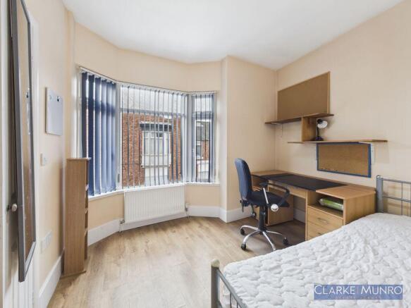 6 bed Town House to rent Image 9
