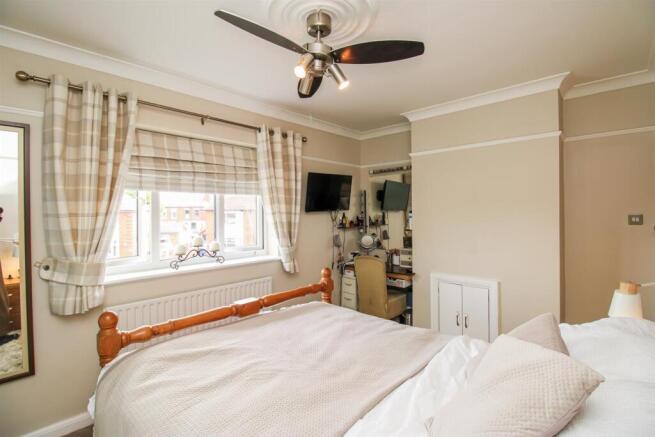 3 bed Semi-Detached for sale Image 6
