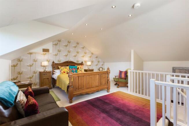 6 bed Detached for sale Image 11