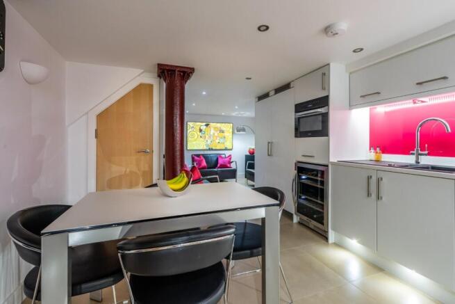 2 bed Apartment for sale Image 7