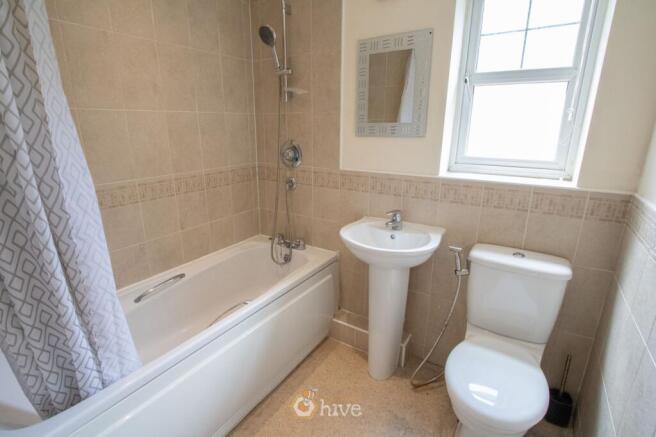 2 bed Apartment to rent Image 4