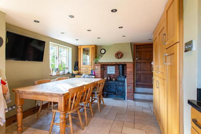 Bakers Cottage kitchen3.jpg