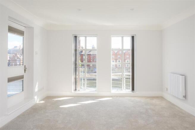 2 bed Apartment for sale Image 4
