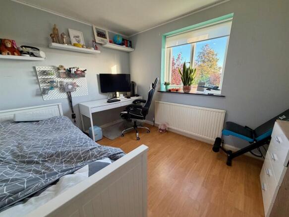 3 bed Semi-Detached for sale Image 12