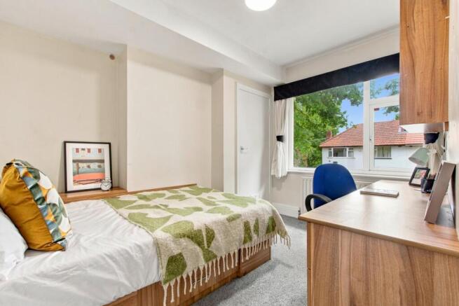 4 bed House to rent Image 4