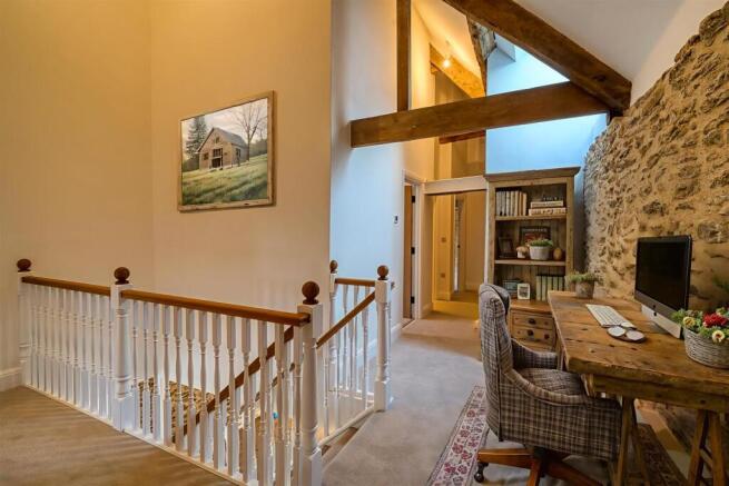 Landing (Virtually Staged)