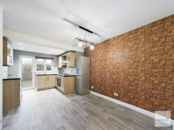 CAM03394G0-PR0233...