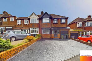 22, Silverlands Avenue, Oldbury B68 8EQ
