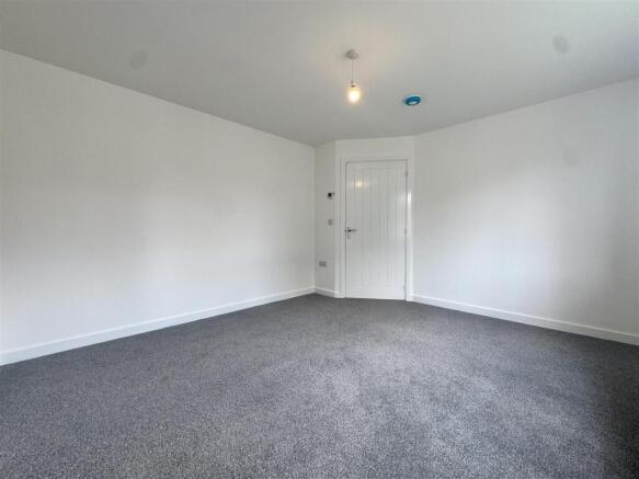 3 bed Detached to rent Image 5