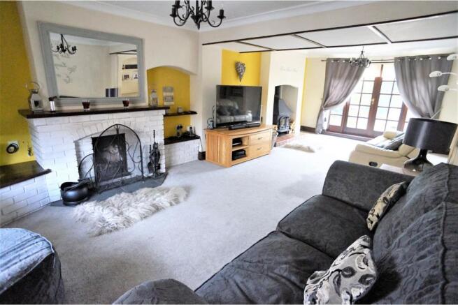 Lounge/Dining Room