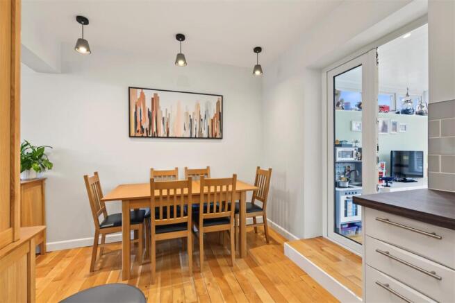 Dining Area_2.jpeg
