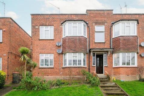 High Road, Loughton, IG10