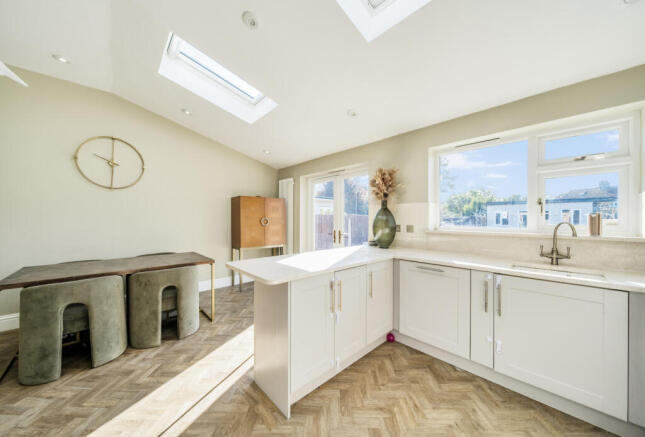 1358421-12-68d5b2...