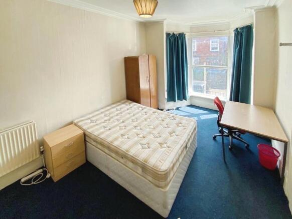 4 bed Terraced to rent Image 3