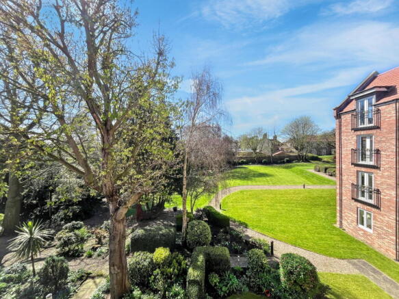 2 bed Apartment for sale Image 10