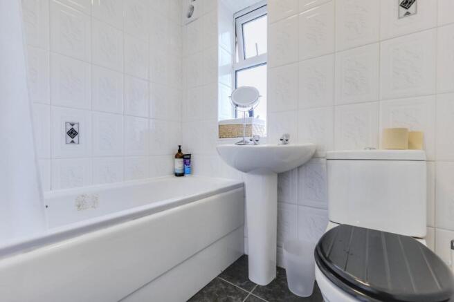 3 bed Terraced to rent Image 11
