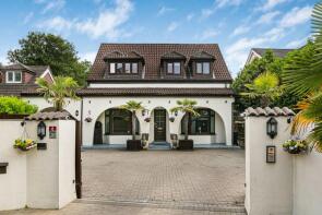 8, Acacia Avenue, Wraysbury, Staines-upon-thames TW19 5HD