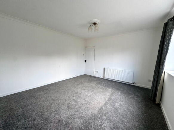 3 bed Semi-Detached to rent Image 5