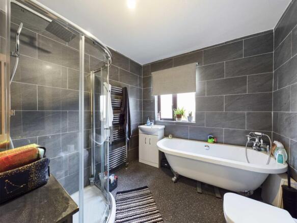 7 little bathroom.jpg