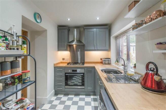 RECENTLY FITTED BREAKFAST KITCHEN