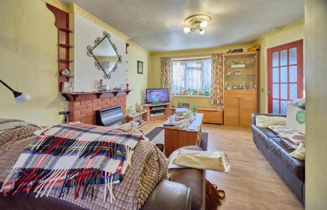 Lounge Area to Front