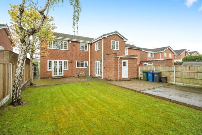 5 bed Detached for sale Image 4