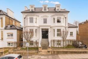 Flat 4, 16 Homewood House, Avenue Elmers, Surbiton KT6 4SE