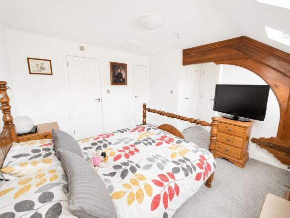 3 bed Apartment for sale Image 7
