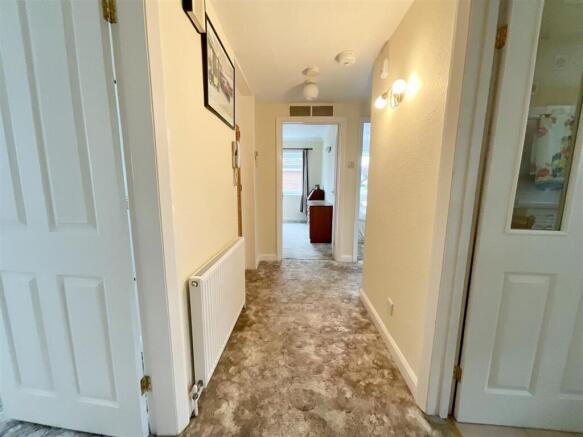 2 bed Flat for sale Image 8