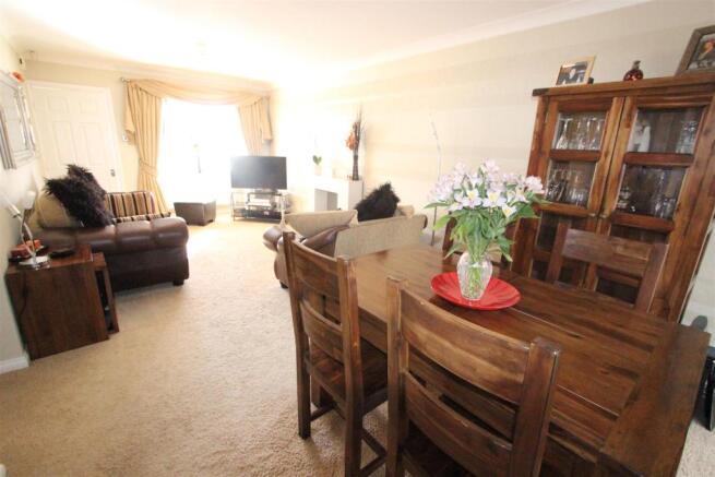 Lounge/Dining Room