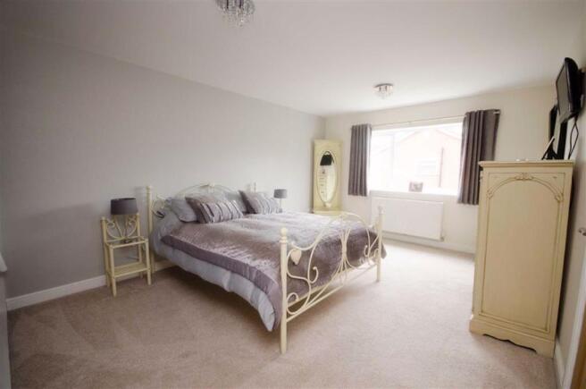 PRINCIPAL BEDROOM