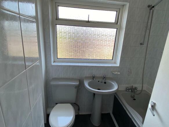 Bathroom 2.jpg