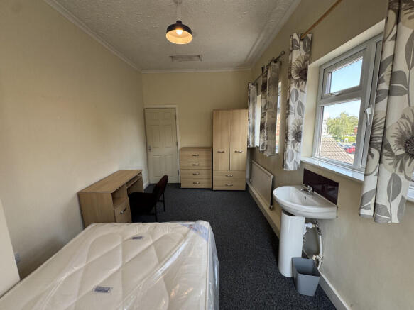 1 bed House Share to rent Image 9
