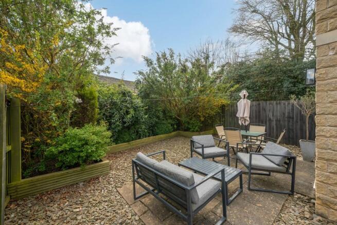 4 bed Town House for sale Image 5