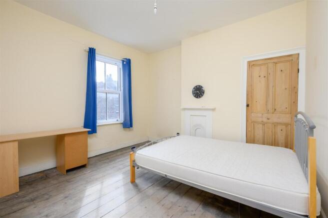 3 bed Terraced for sale Image 10