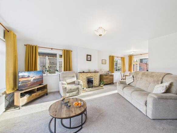 CAM02136G0-PR0496-STILL009