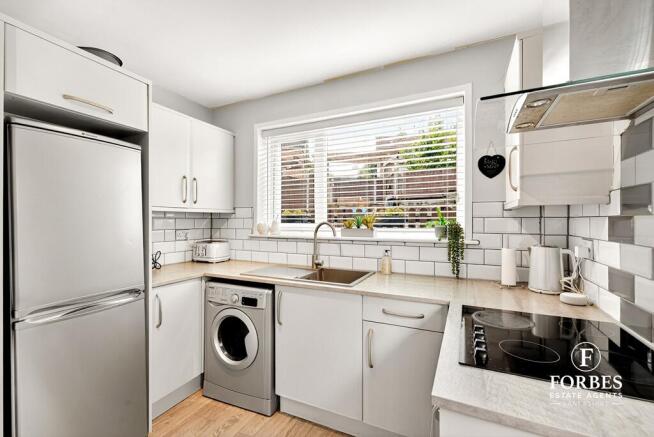Carlton Avenue, Clayton-le-Woods, PR6 photo 3