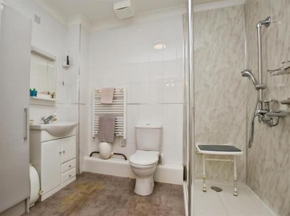 2 bed Retirement Property for sale Image 11