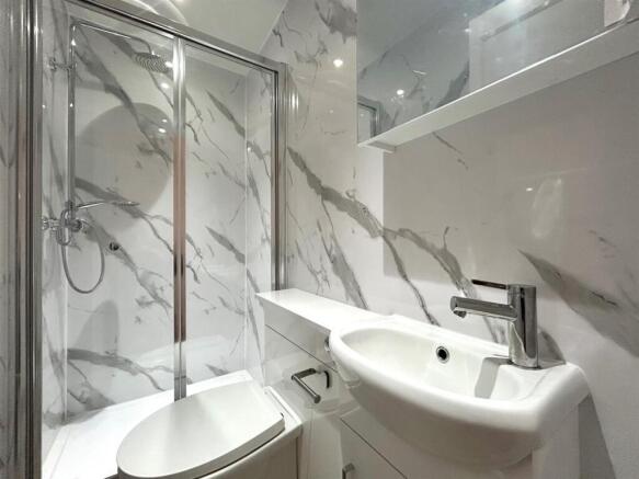 Bathroom 2.jpg