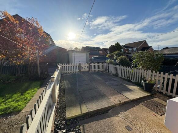2 bed Terraced to rent Image 9